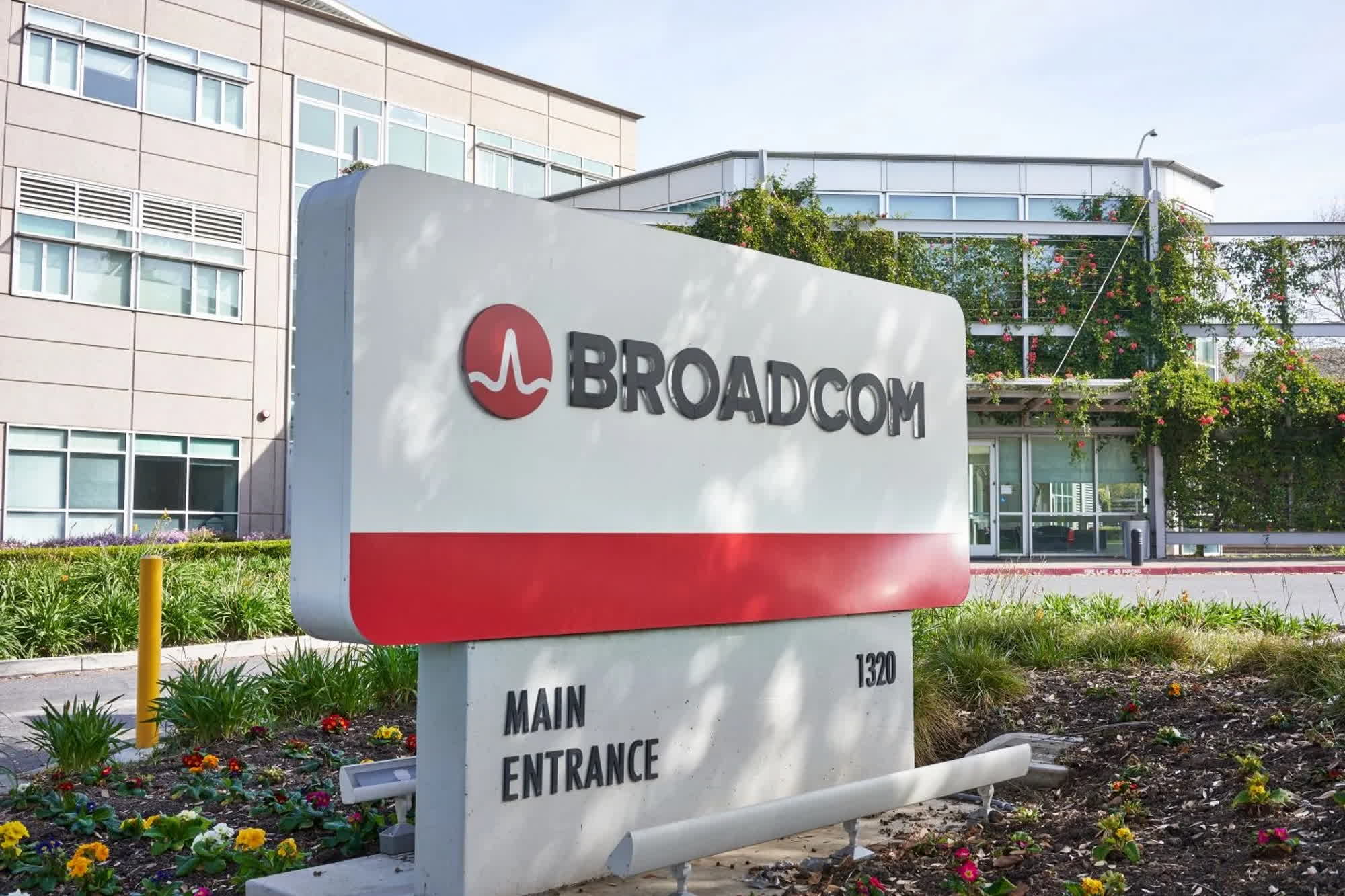 1,050% VMware Price Hike: AT&T Highlights Broadcom's Proposed Increase 1,050% VMware Price Hike: AT&T Highlights Broadcom's Proposed Increase