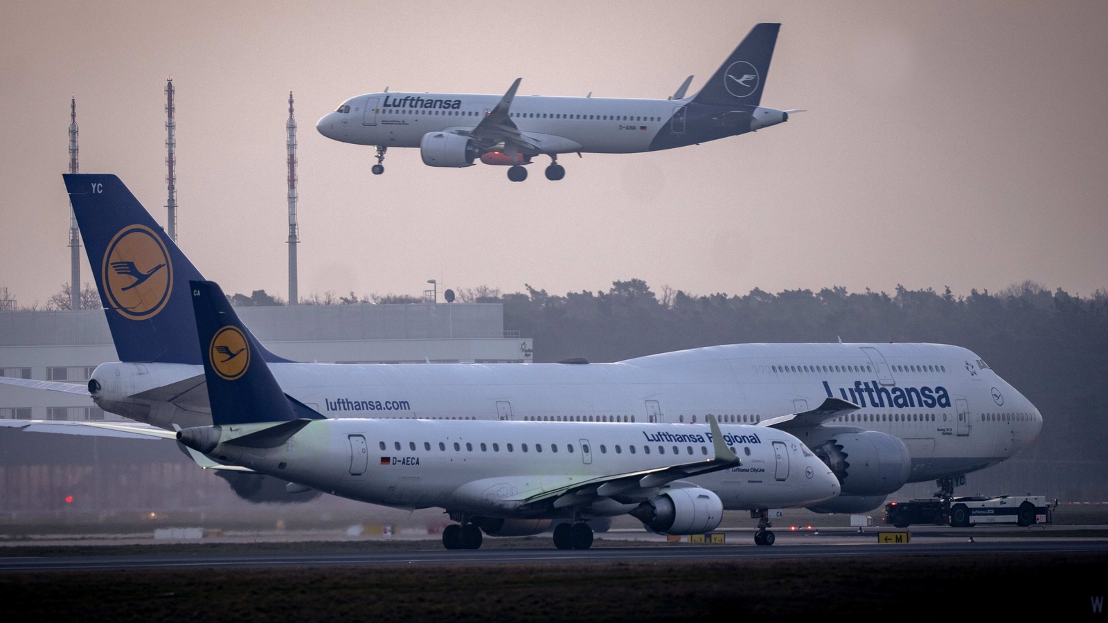 10-Minute Pilotless Lufthansa Flight: Investigation Reveals Co-pilot Medical Emergency 10-Minute Pilotless Lufthansa Flight: Investigation Reveals Co-pilot Medical Emergency