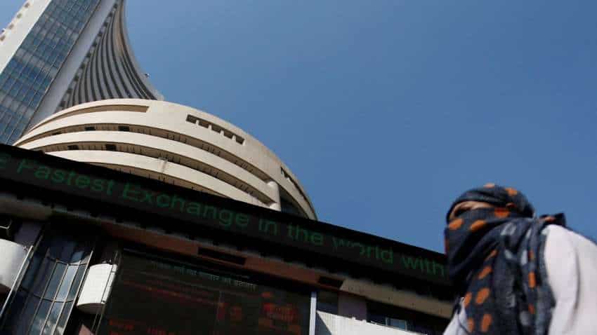 शेयर बाजार में रिकॉर्ड तेजी: सेंसेक्स 1078 अंक ऊपर, निफ्टी ने 2025 का नुकसान किया रिकवर, ₹5 लाख करोड़ का मुनाफा शेयर बाजार में रिकॉर्ड तेजी: सेंसेक्स 1078 अंक ऊपर, निफ्टी ने 2025 का नुकसान किया रिकवर, ₹5 लाख करोड़ का मुनाफा
