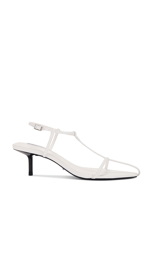 $39 Nike Sneakers At Revolve: Selling Fast! $39 Nike Sneakers At Revolve: Selling Fast!