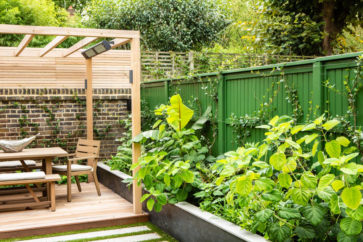 A Look At Nicki Chapman's Country-Style Chiswick Garden A Look At Nicki Chapman's Country-Style Chiswick Garden