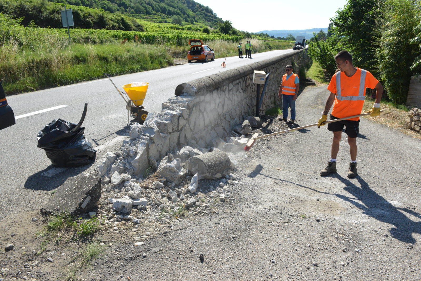 Accident À Dijon Rue Michel-Servet : Un Véhicule Percute Un Mur Accident À Dijon Rue Michel-Servet : Un Véhicule Percute Un Mur