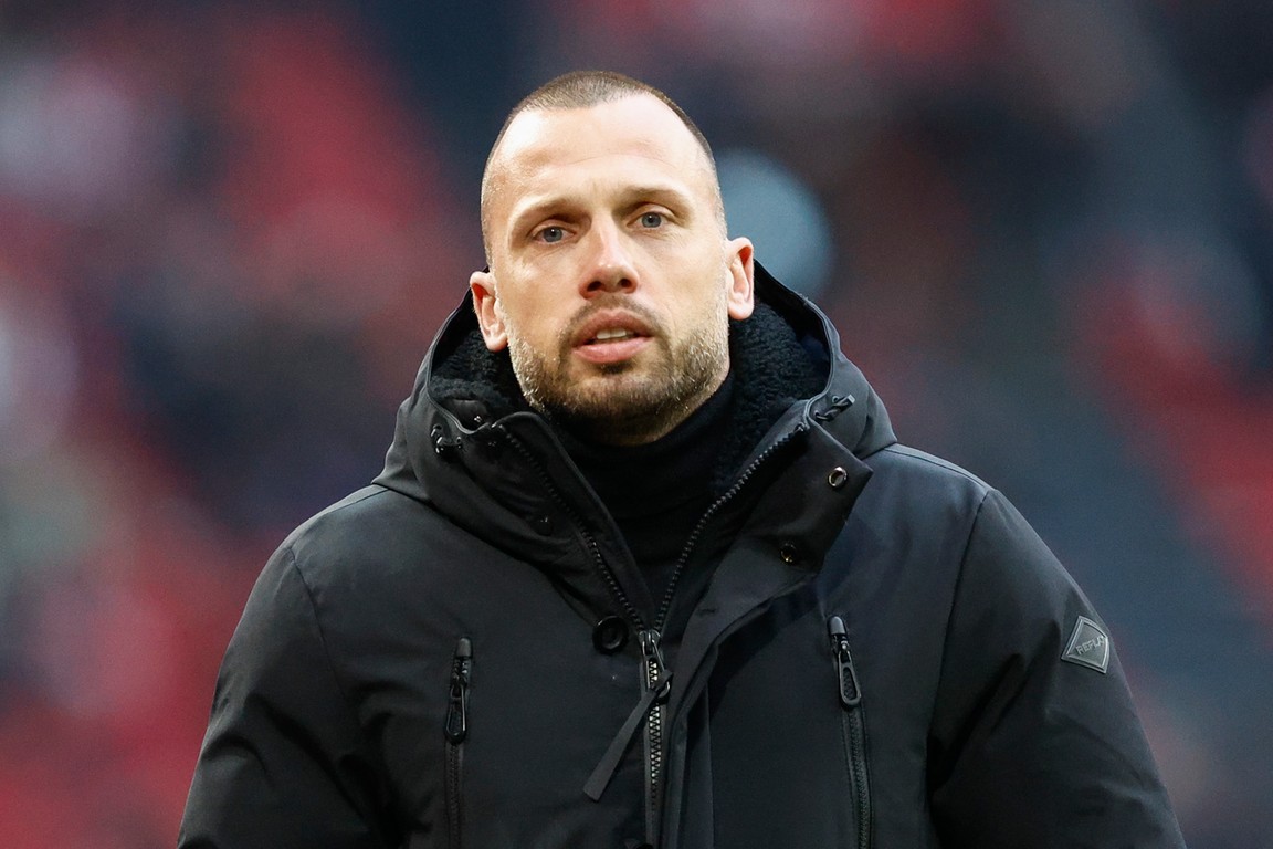 Ajax Bevestigt Gesprekken Met Heitinga Ajax Bevestigt Gesprekken Met Heitinga