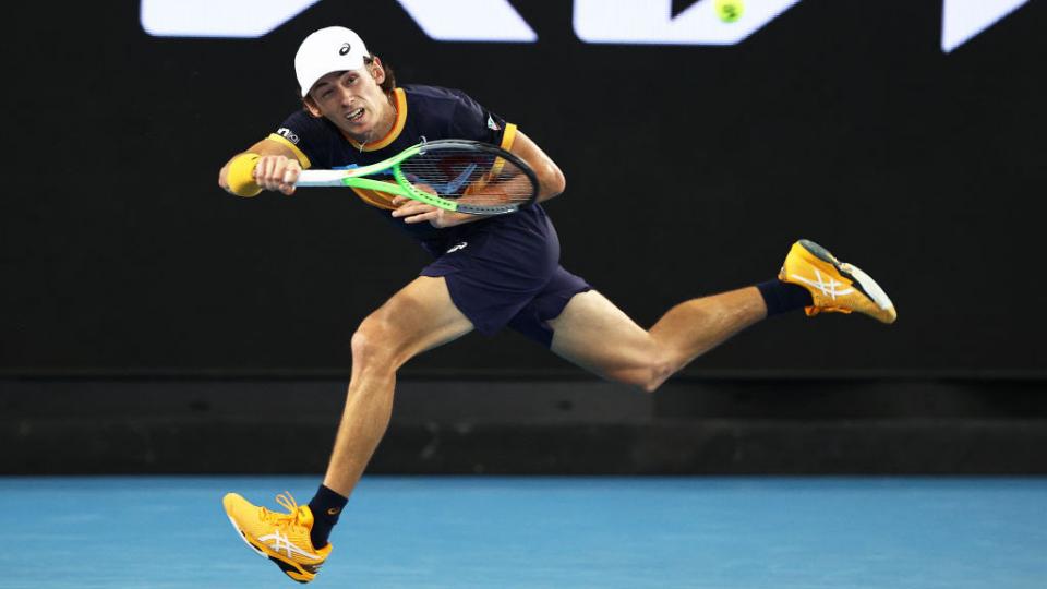 Alex De Minaur Out Of Madrid Open After Straight Sets Loss: Iga Świątek Triumphs Alex De Minaur Out Of Madrid Open After Straight Sets Loss: Iga Świątek Triumphs