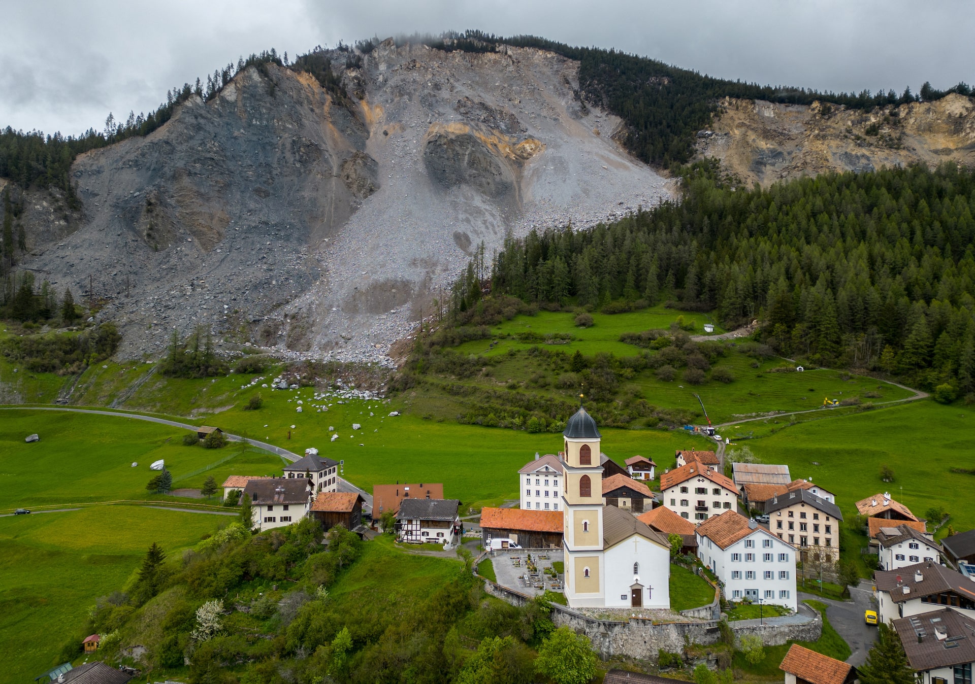 Alpine Landslide Threat: Swiss Farmers Evacuate Livestock Alpine Landslide Threat: Swiss Farmers Evacuate Livestock