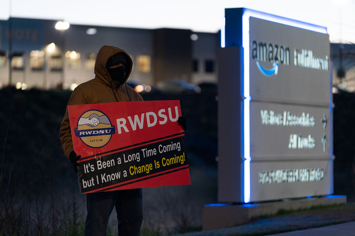 Amazon Faces Union Challenge Over Quebec Warehouse Closure Decisions Amazon Faces Union Challenge Over Quebec Warehouse Closure Decisions