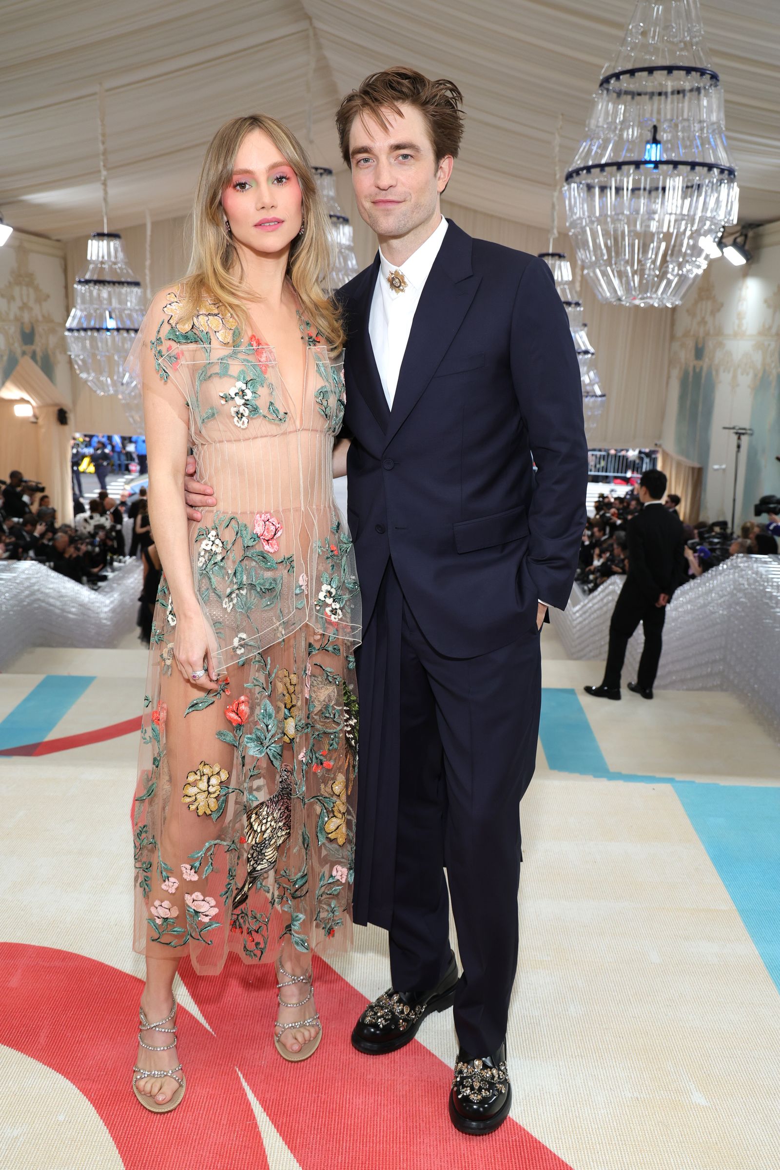 Amidst The Batman 2 Buzz: Robert Pattinson And Suki Waterhouse's Public Display Of Affection In NYC Amidst The Batman 2 Buzz: Robert Pattinson And Suki Waterhouse's Public Display Of Affection In NYC
