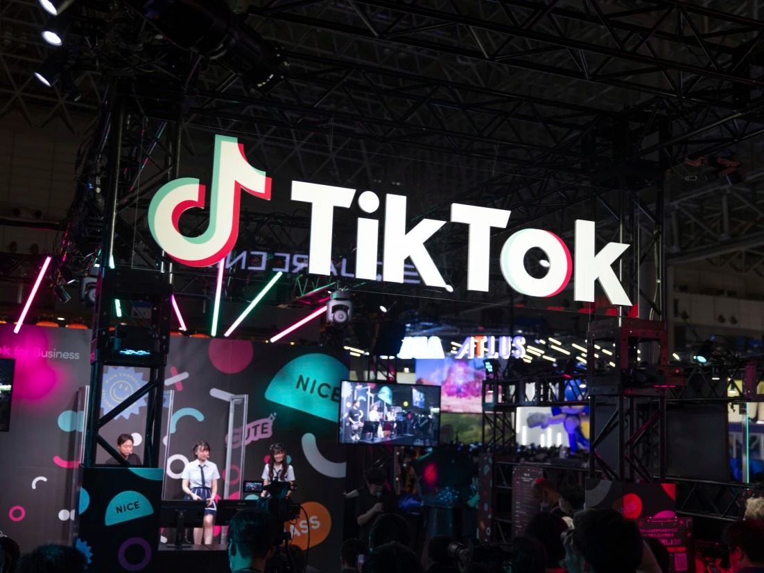 Amsterdam Snack Bar Overcrowding: Residents File Lawsuit Against City's Handling Of TikTok Trend Amsterdam Snack Bar Overcrowding: Residents File Lawsuit Against City's Handling Of TikTok Trend