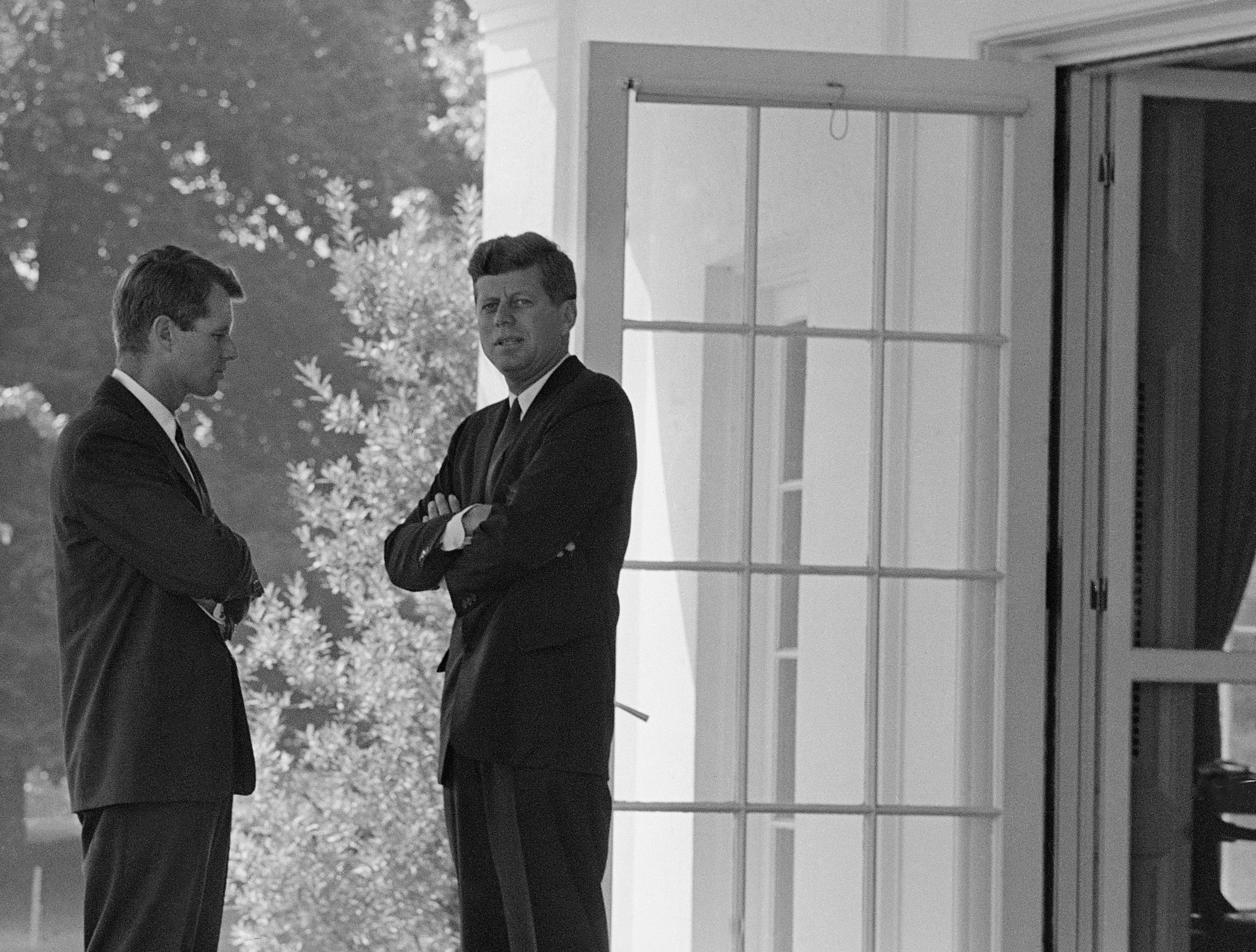 Analiza Odtajnionych Dokumentów Dotyczących Zamachu Na Roberta F. Kennedy'ego Analiza Odtajnionych Dokumentów Dotyczących Zamachu Na Roberta F. Kennedy'ego