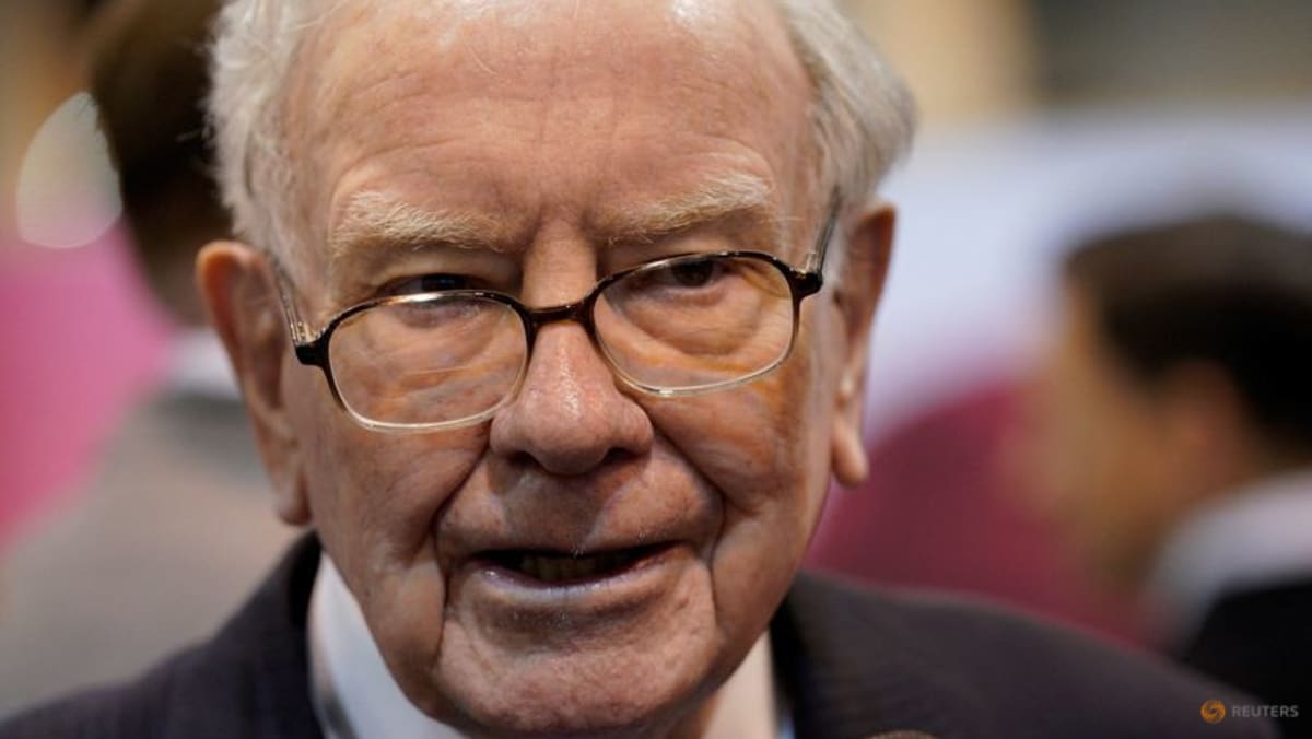 Analyzing Berkshire Hathaway's Apple Holdings Post-Buffett CEO Transition Analyzing Berkshire Hathaway's Apple Holdings Post-Buffett CEO Transition