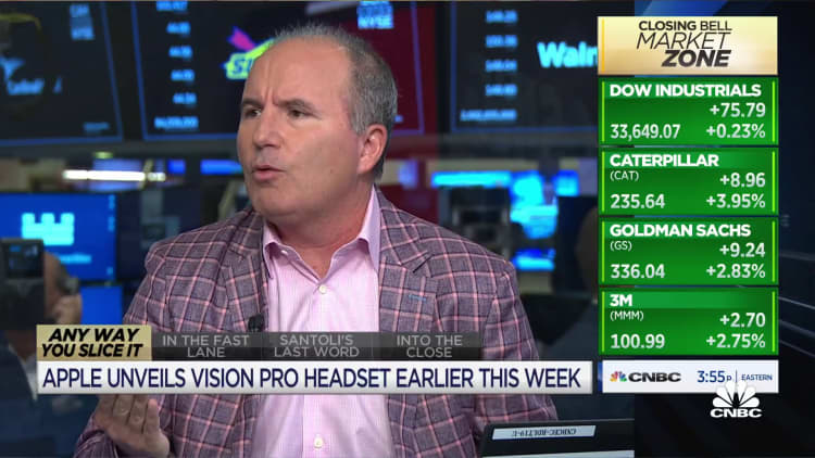 Analyzing Wedbush's Bullish Apple Prediction Following Price Target Adjustment Analyzing Wedbush's Bullish Apple Prediction Following Price Target Adjustment