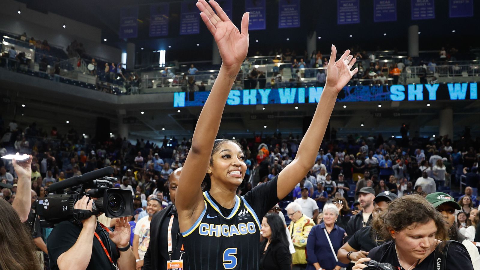 Angel Reese's Key Tip For Hailey Van Lith's Rookie WNBA Year Angel Reese's Key Tip For Hailey Van Lith's Rookie WNBA Year