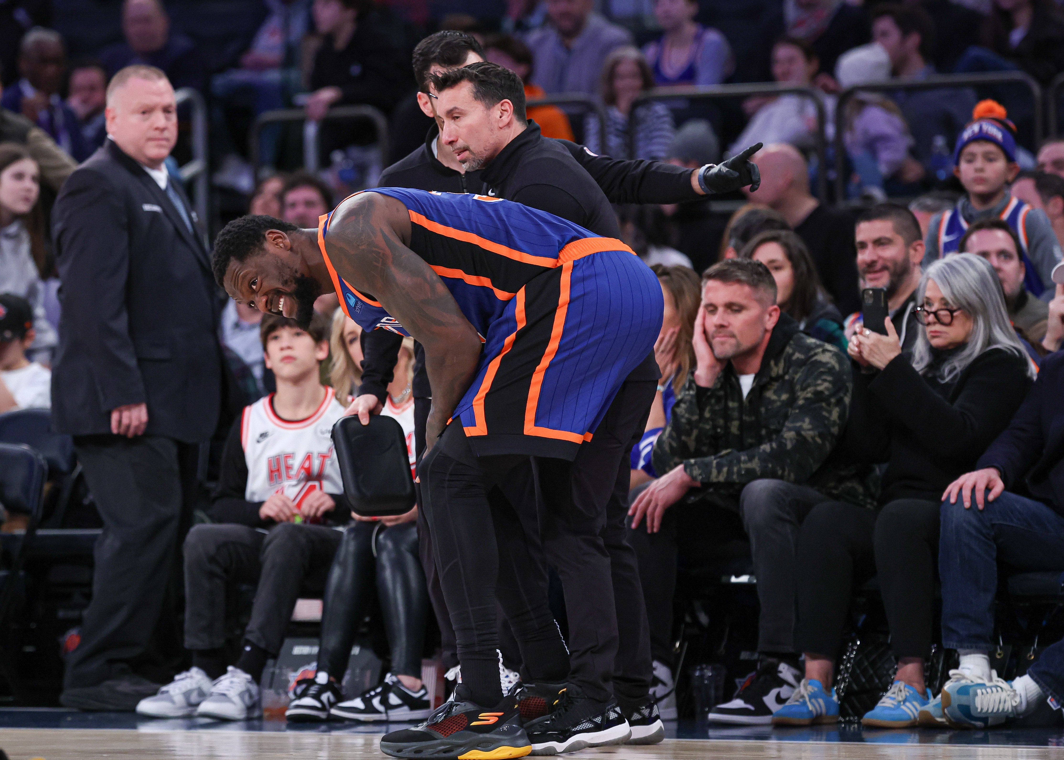 Ankle Injury Ends Brunson's Night In Knicks' Overtime Loss To Lakers Ankle Injury Ends Brunson's Night In Knicks' Overtime Loss To Lakers