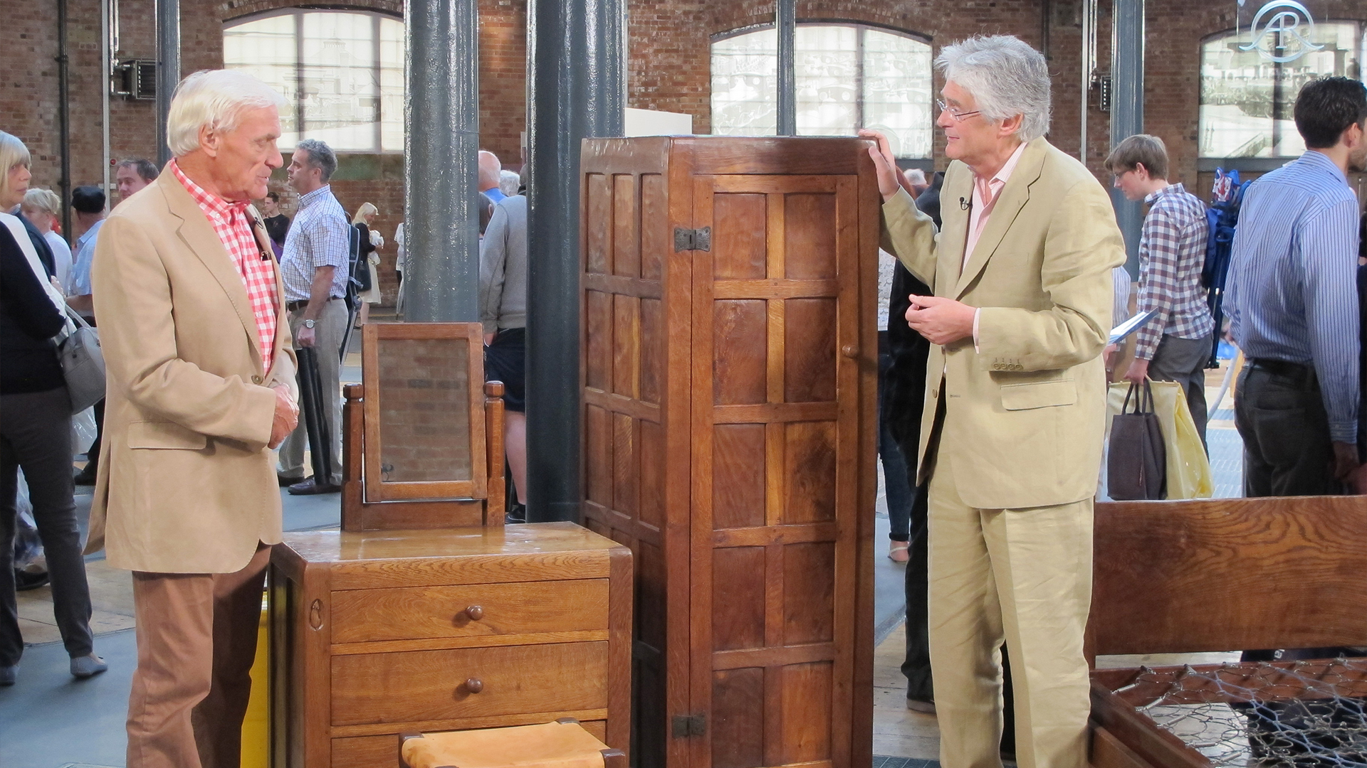 Antiques Roadshow: American Couple's Arrest Following UK Episode Antiques Roadshow: American Couple's Arrest Following UK Episode