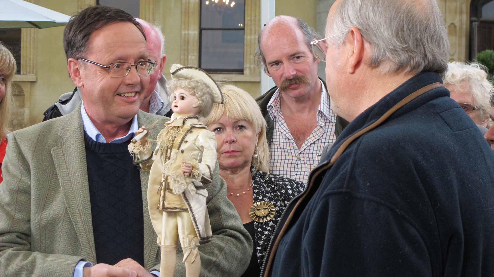 Antiques Roadshow Appearance Leads To Arrest Of American Couple In Britain Antiques Roadshow Appearance Leads To Arrest Of American Couple In Britain