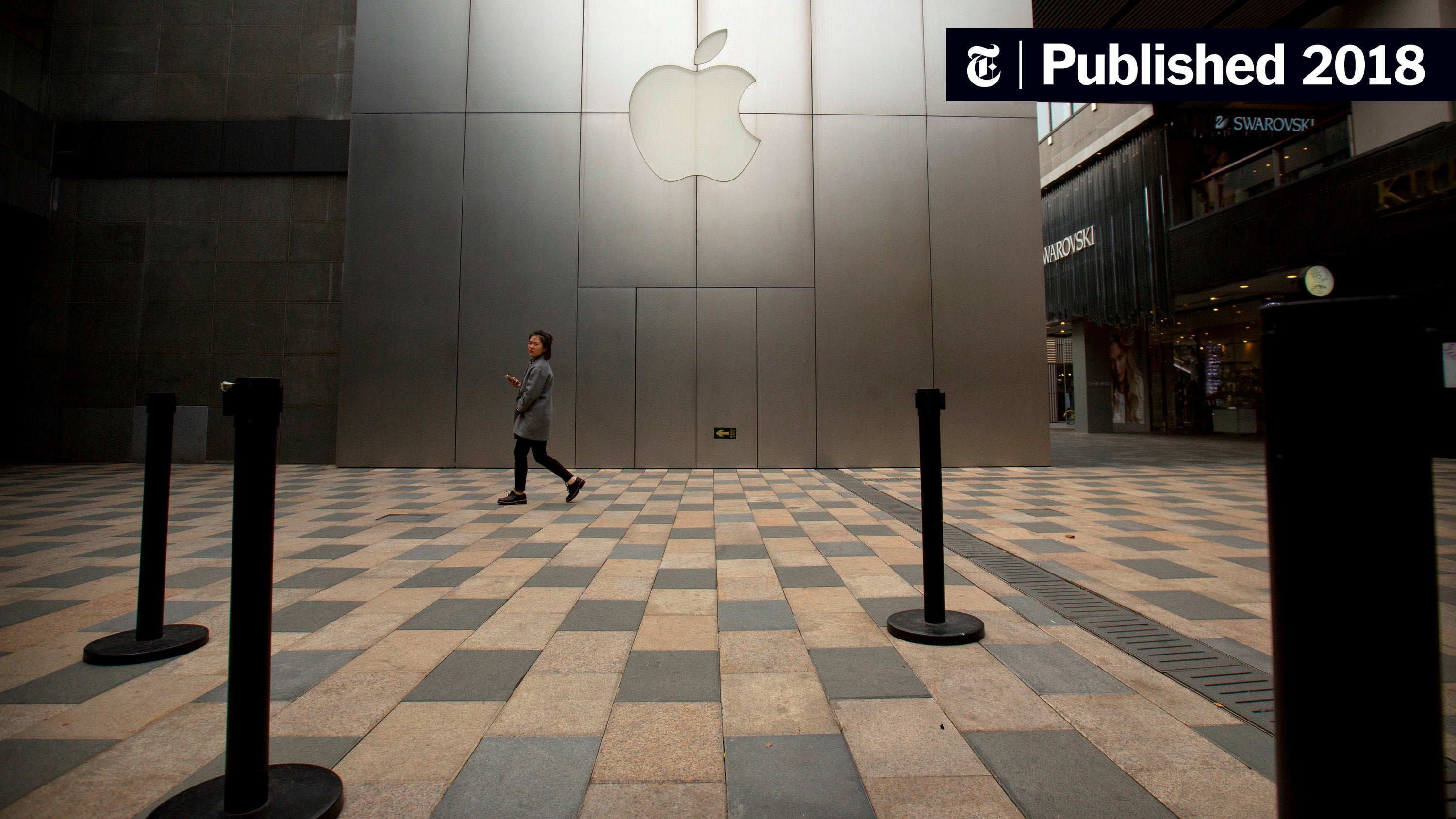 Apple Stock Suffers Setback Amidst $900 Million Tariff Projection Apple Stock Suffers Setback Amidst $900 Million Tariff Projection