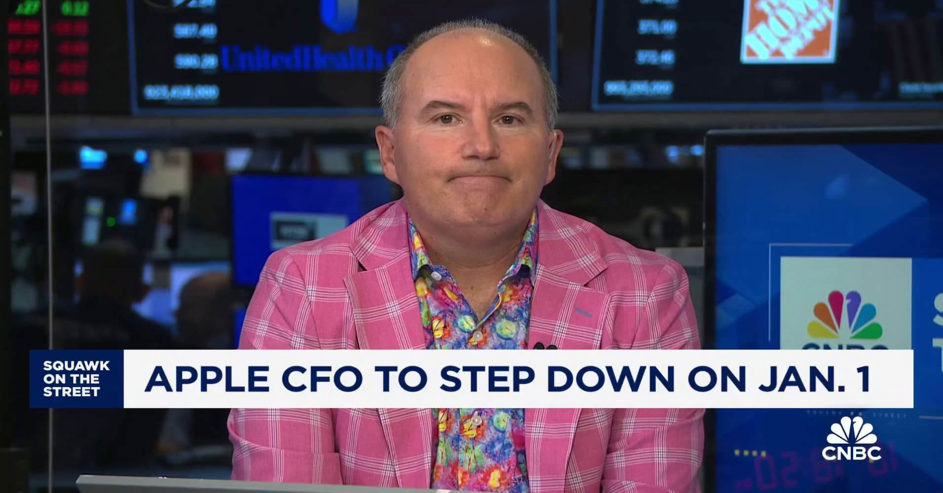 Apple Stock: Weighing Wedbush's Bullish Prediction Against Price Target Reduction Apple Stock: Weighing Wedbush's Bullish Prediction Against Price Target Reduction