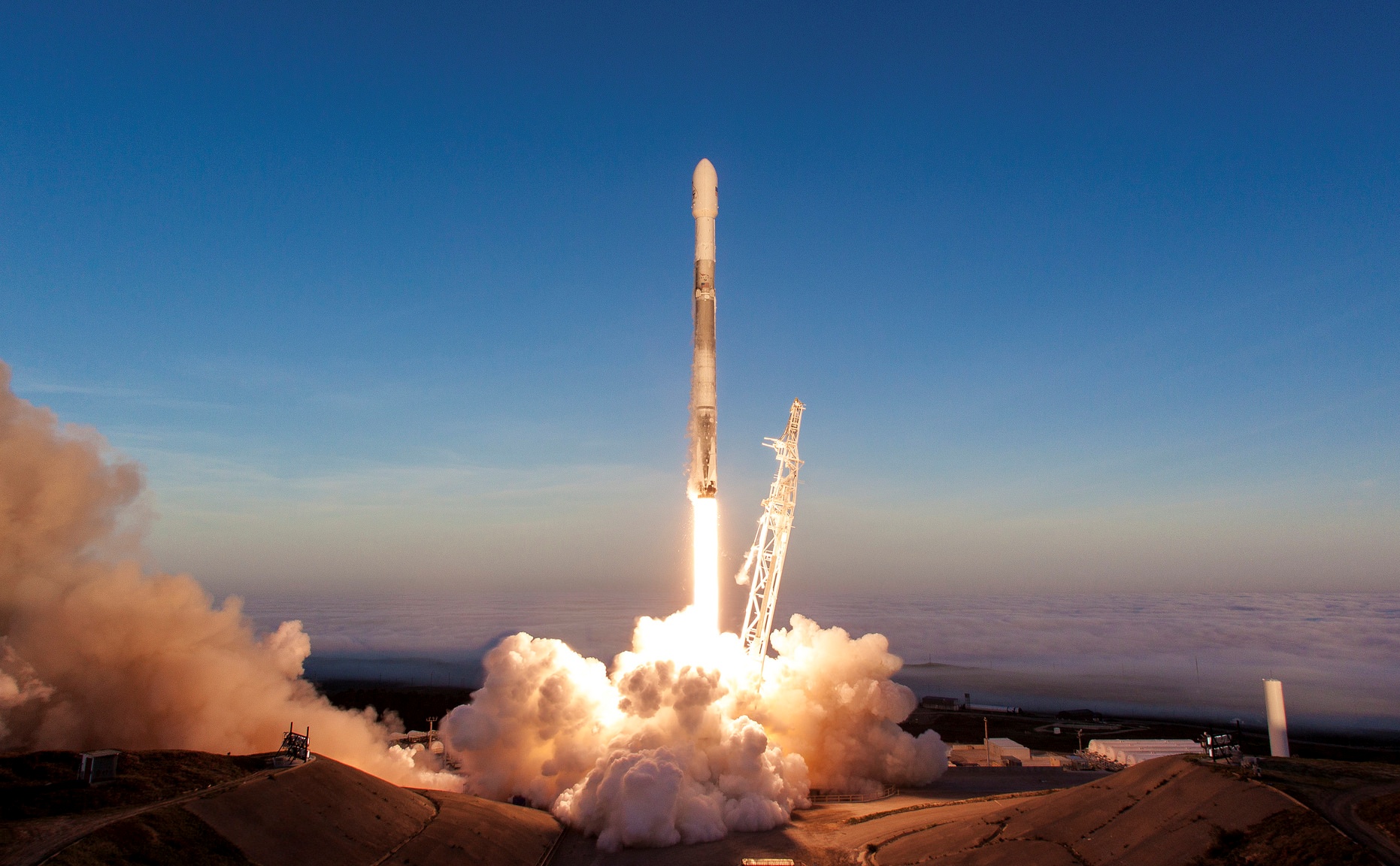 April 7, 2025: SpaceX Launches 27 Starlink Satellites April 7, 2025: SpaceX Launches 27 Starlink Satellites