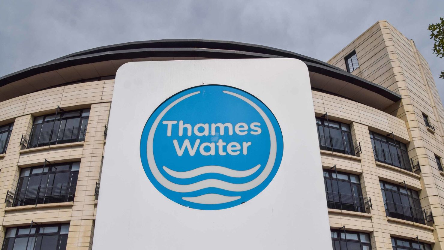 Are Thames Water's Executive Bonuses Fair? A Critical Examination Are Thames Water's Executive Bonuses Fair? A Critical Examination