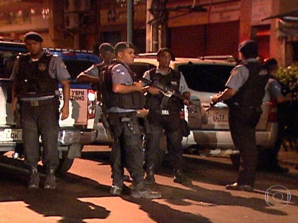 Bandidos Rompem Cerco Policial E Aferem Tiros Em Agentes Bandidos Rompem Cerco Policial E Aferem Tiros Em Agentes