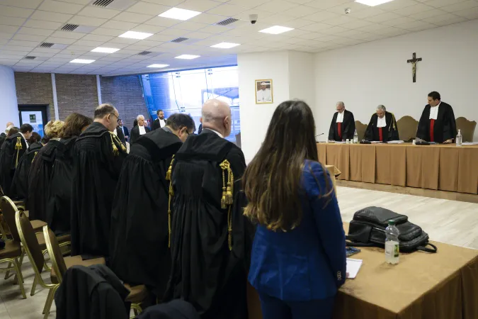 Becciu Condannato Dal Vaticano: Il Risarcimento Agli Accusatori Becciu Condannato Dal Vaticano: Il Risarcimento Agli Accusatori