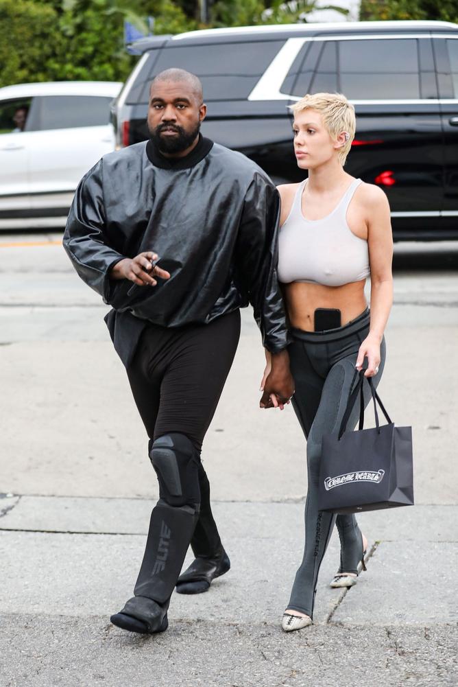 Bianca Censori's Revealing Outfit: Fans React To Kanye West's Wife's Style Bianca Censori's Revealing Outfit: Fans React To Kanye West's Wife's Style