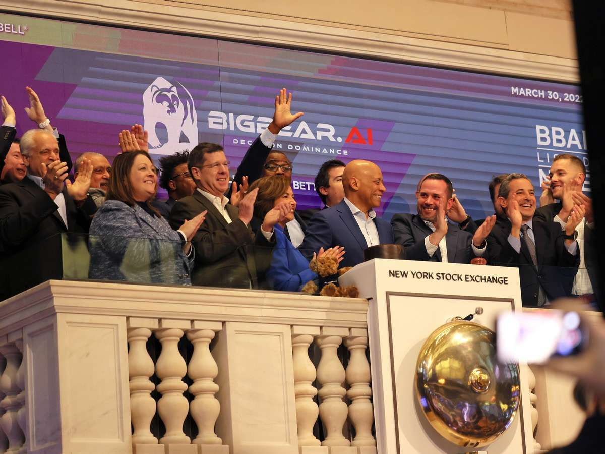 BigBear.ai Stock Investment: Pros, Cons, And Should You Buy? BigBear.ai Stock Investment: Pros, Cons, And Should You Buy?