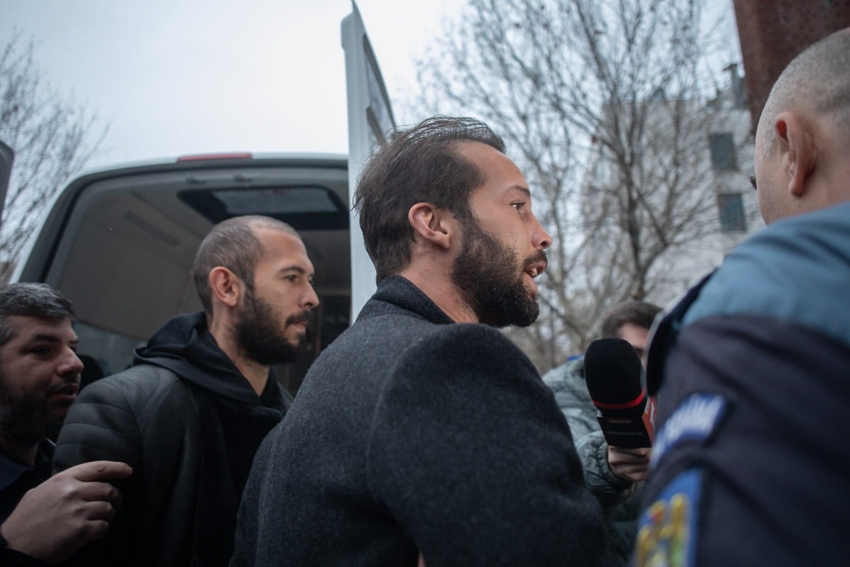 Bolid De Lux Și Fani Entuziasmați: Cum Au Fost Întâmpinați Frații Tate În București Bolid De Lux Și Fani Entuziasmați: Cum Au Fost Întâmpinați Frații Tate În București