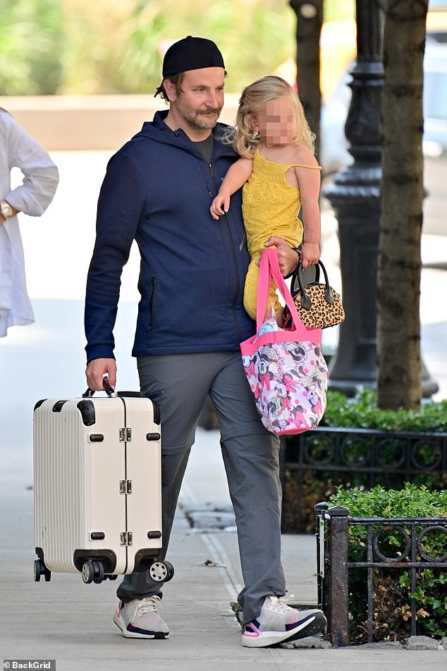 Bradley Cooper's Daughter Lea's Adorable Super Bowl 2025 Outfit Bradley Cooper's Daughter Lea's Adorable Super Bowl 2025 Outfit