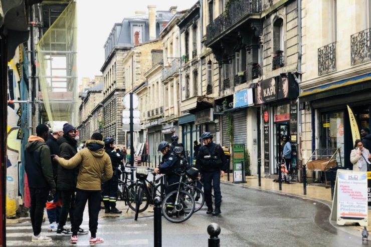 Cannes: Migrant Sous OQTF Menace Mère Et Fils Avec Cutter Dans Un Bus Cannes: Migrant Sous OQTF Menace Mère Et Fils Avec Cutter Dans Un Bus