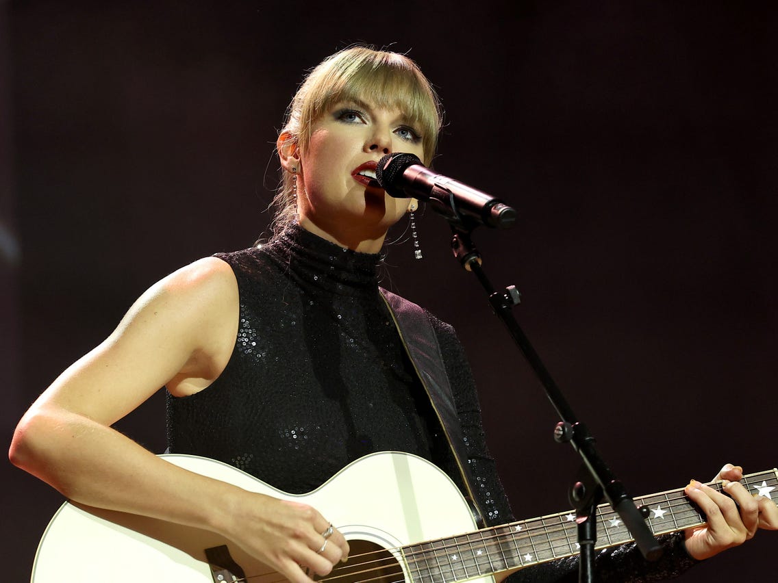 Carrie Underwood's Actions Towards Taylor Swift: Insider Exposes The Reason Carrie Underwood's Actions Towards Taylor Swift: Insider Exposes The Reason