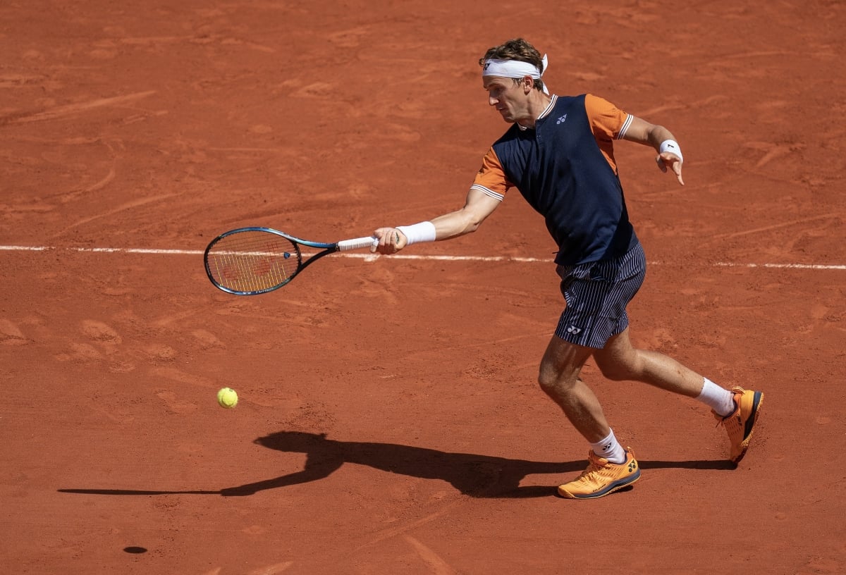 Casper Ruud's French Open 2025 Exit: Knee Injury A Decisive Factor Casper Ruud's French Open 2025 Exit: Knee Injury A Decisive Factor