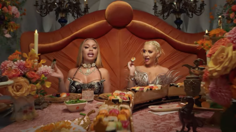 Christina Aguilera: Did Photoshop Ruin Her Latest Photoshoot? Fan Outrage Explodes Christina Aguilera: Did Photoshop Ruin Her Latest Photoshoot? Fan Outrage Explodes