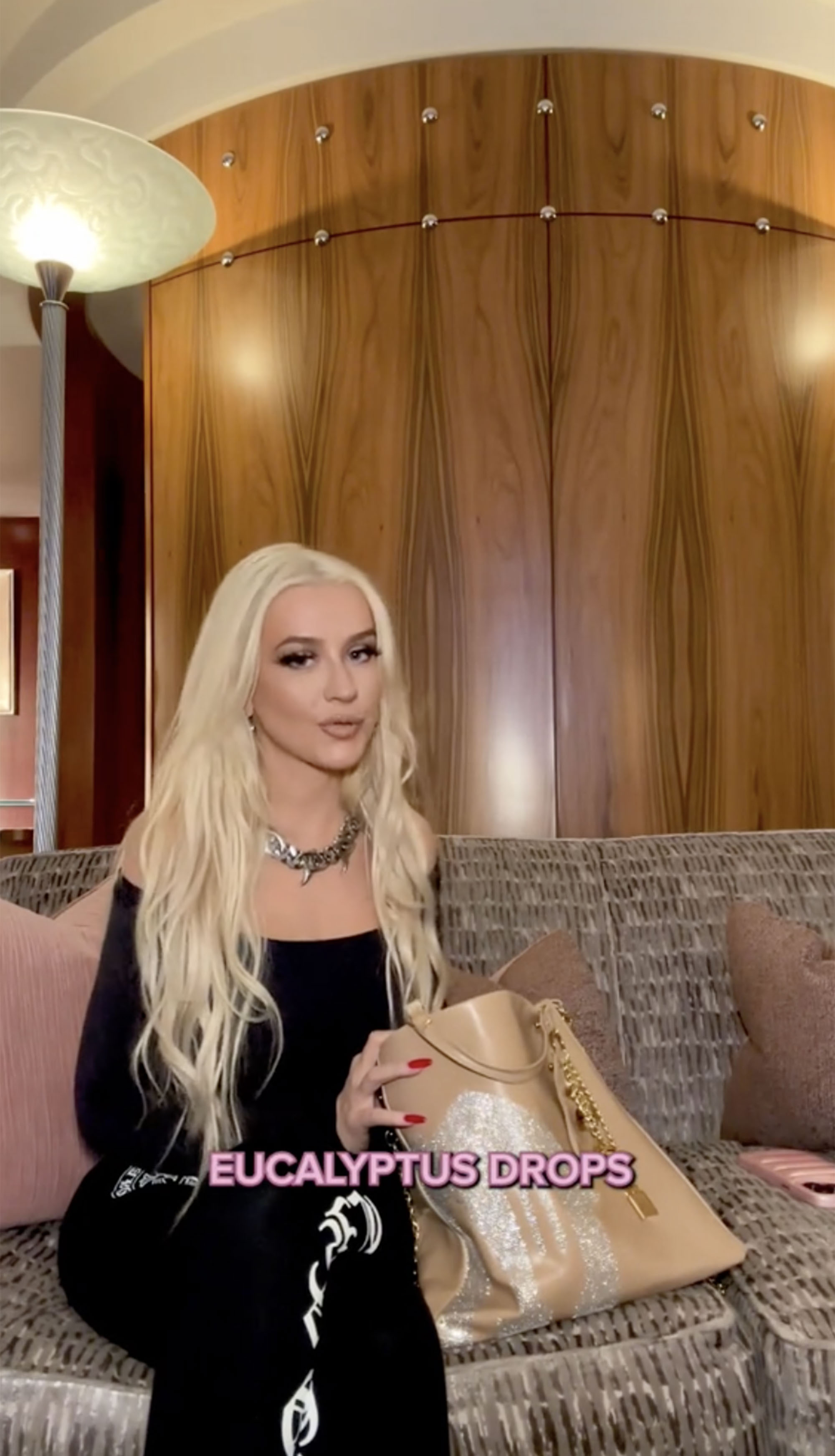 Christina Aguilera's New Look Sparks Debate Among Fans Christina Aguilera's New Look Sparks Debate Among Fans