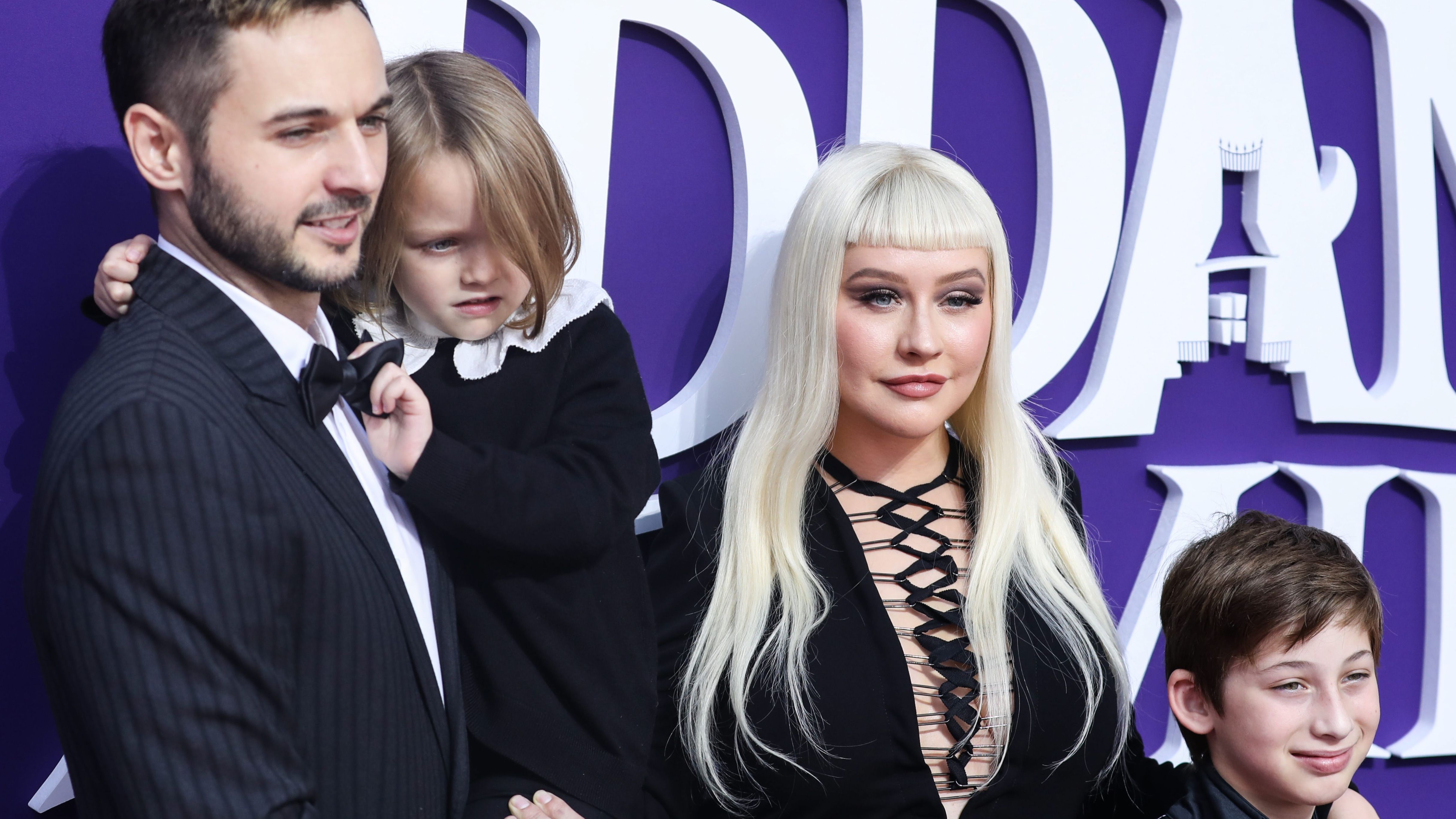 Christina Aguilera's New Photos: Is This What Photoshop Can Do? Christina Aguilera's New Photos: Is This What Photoshop Can Do?