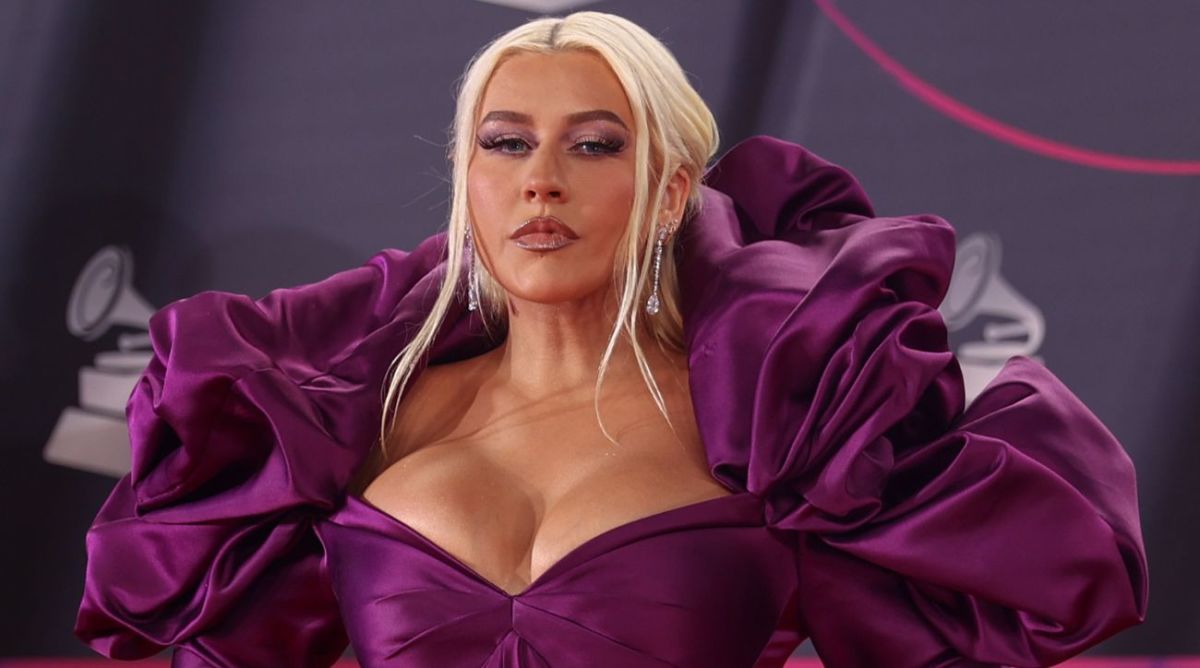 Christina Aguilera's New Photoshoot: Is It Too Much Photoshop? Christina Aguilera's New Photoshoot: Is It Too Much Photoshop?