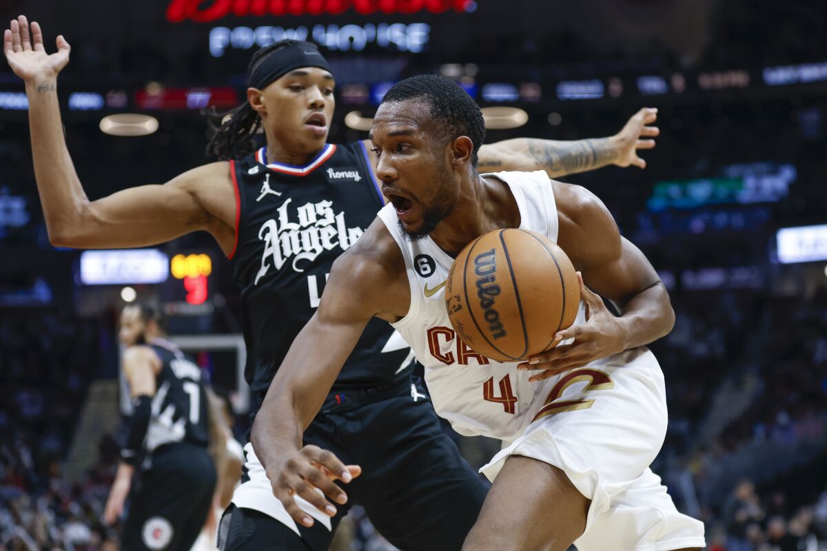 Clippers' Late-Game Push Not Enough In Loss To Cavaliers Clippers' Late-Game Push Not Enough In Loss To Cavaliers