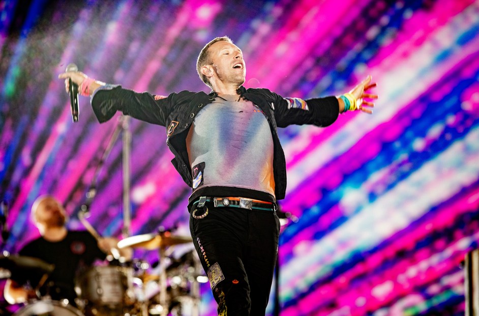 Coldplay Delivers Powerful Performance At No. 1 Show: Music, Lights & Love Coldplay Delivers Powerful Performance At No. 1 Show: Music, Lights & Love