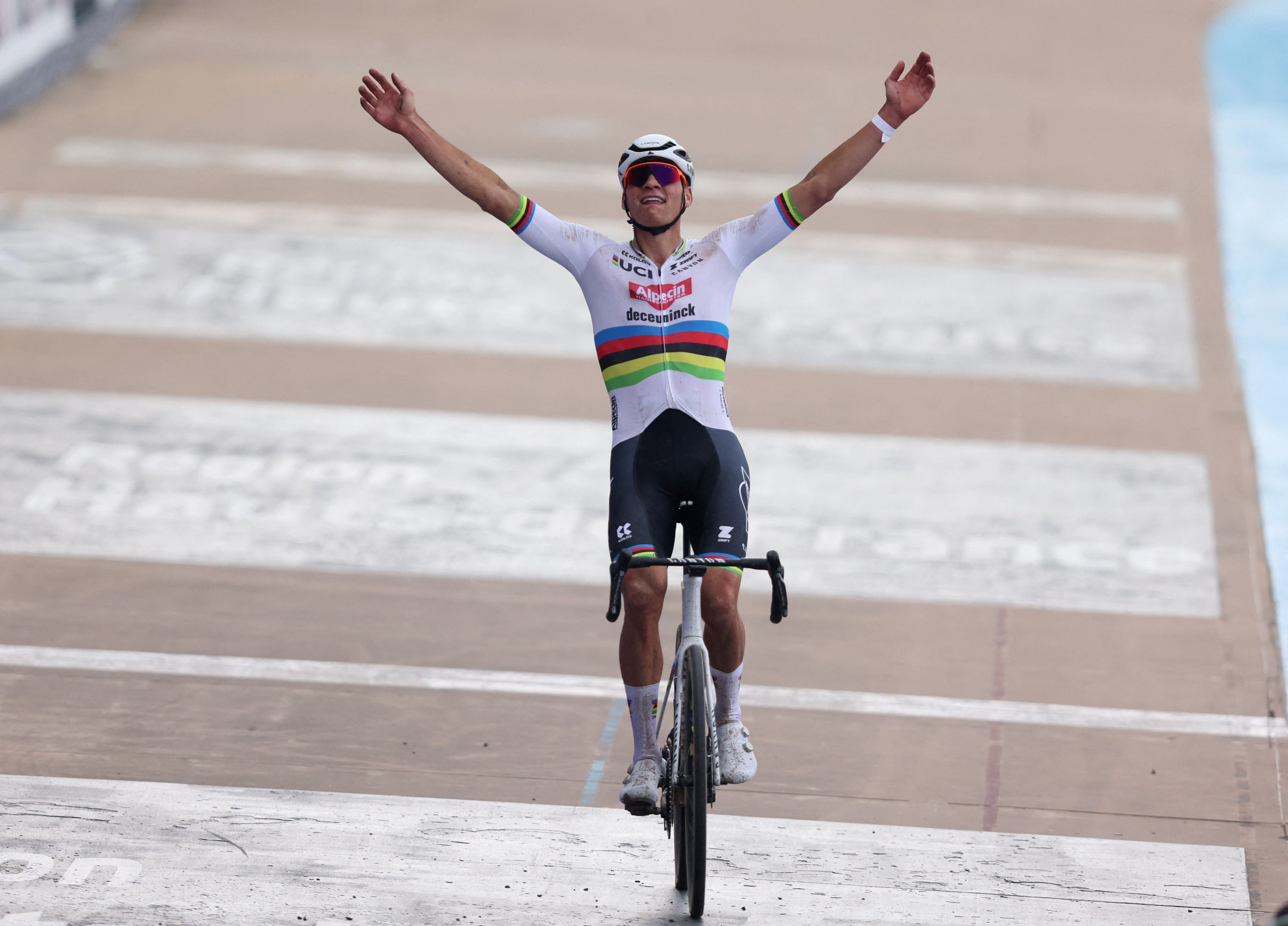 Crowd Violence At Paris-Roubaix: Mathieu Van Der Poel Seeks Justice After Bottle Attack Crowd Violence At Paris-Roubaix: Mathieu Van Der Poel Seeks Justice After Bottle Attack