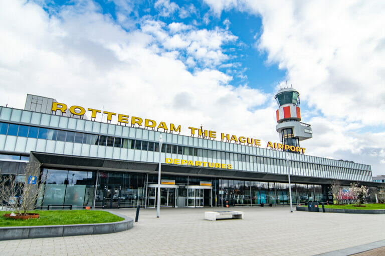 Dalende Passagiersaantallen Maastricht Airport: Voorspelling 2025 Dalende Passagiersaantallen Maastricht Airport: Voorspelling 2025
