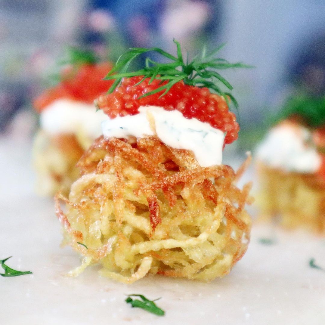 De Godaste Kycklingnuggets: Friterade I Majsflingor + Asiatisk Salladsrecept De Godaste Kycklingnuggets: Friterade I Majsflingor + Asiatisk Salladsrecept