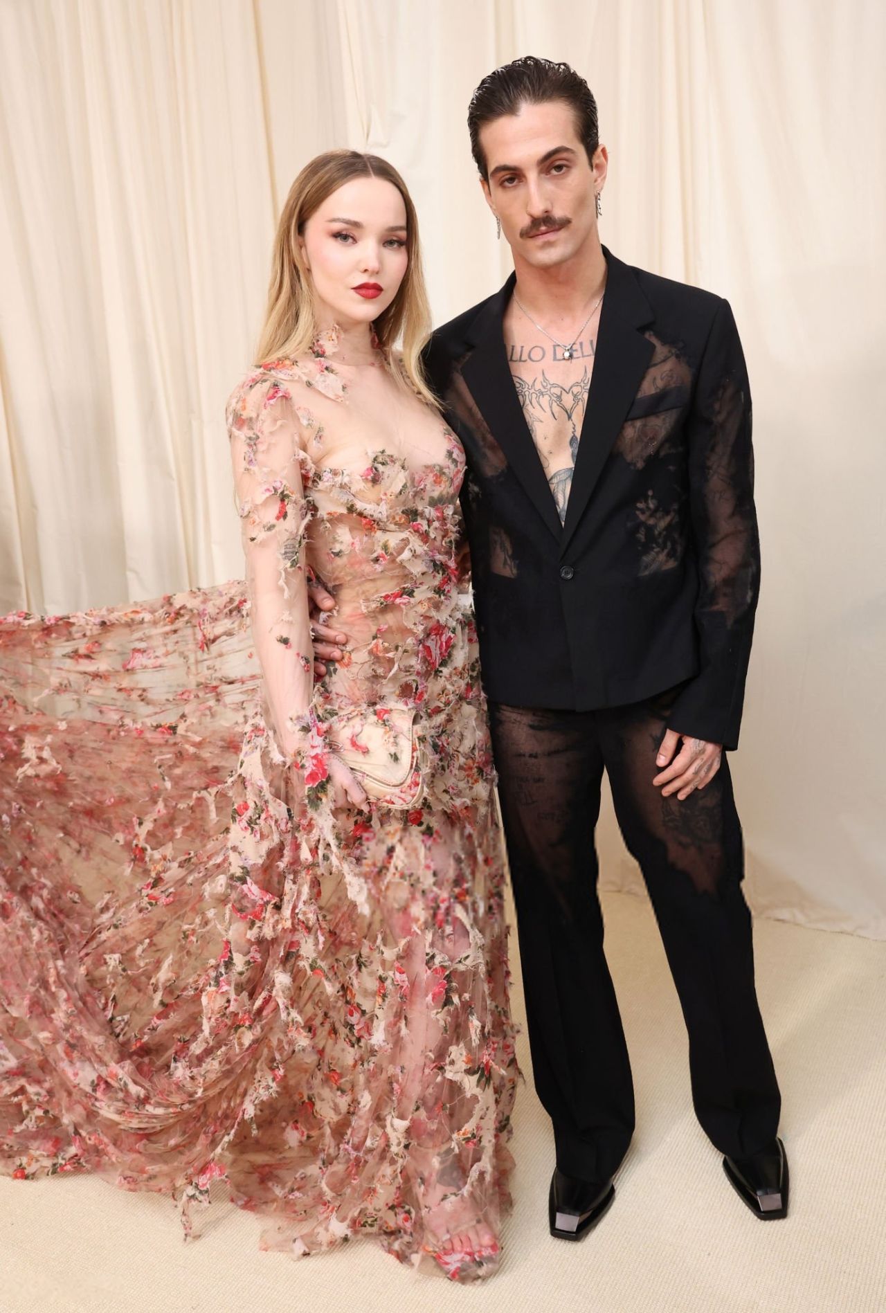 Dove Cameron And Damiano David: Holding Hands In NYC Following Tour Announcement Dove Cameron And Damiano David: Holding Hands In NYC Following Tour Announcement