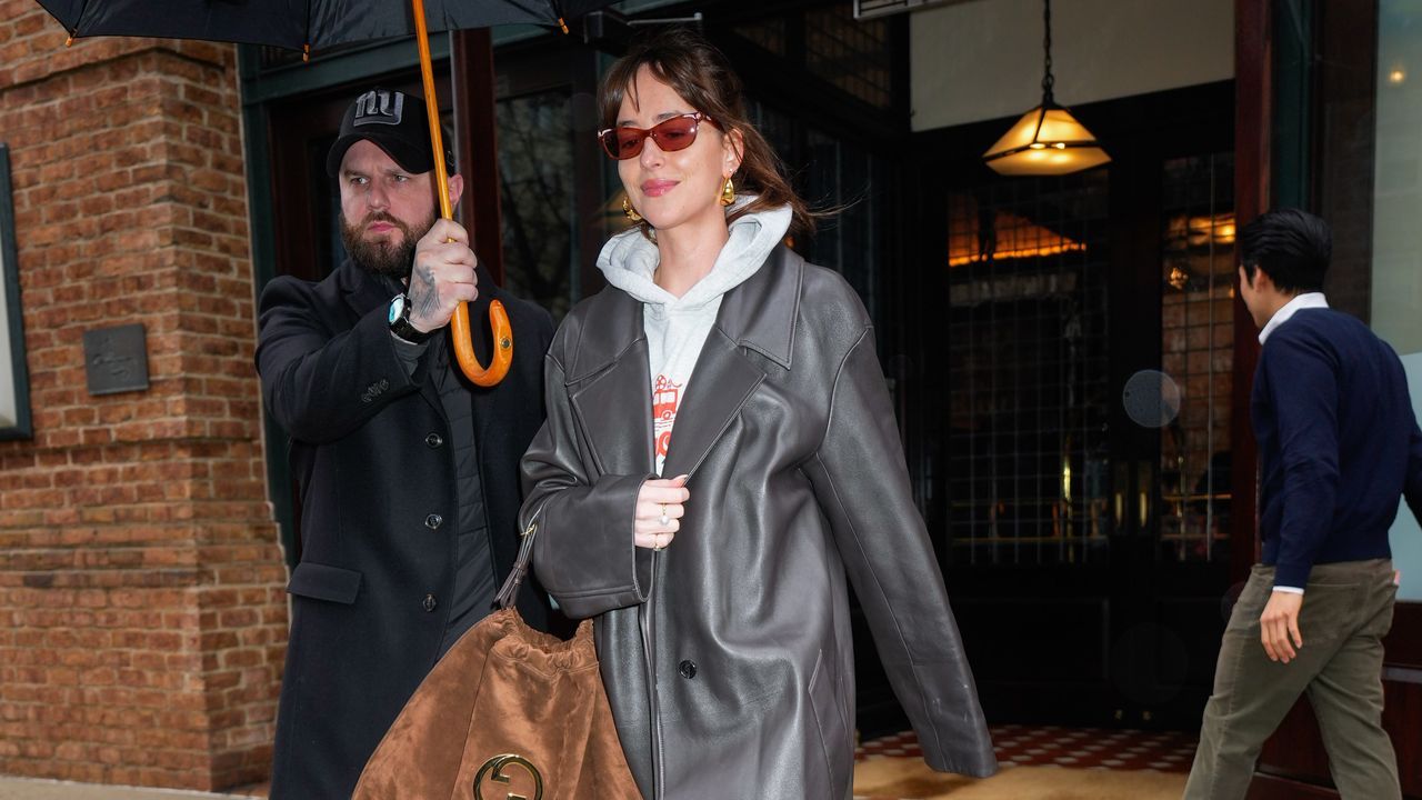 El Estilo De Dakota Johnson: Descubriendo Sus Bolsos Hereu Favoritos El Estilo De Dakota Johnson: Descubriendo Sus Bolsos Hereu Favoritos