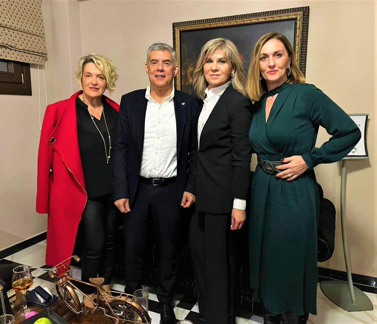 Έμμα Στόουν: Το Φόρεμα Που Άλλαξε Τα Πάντα Σε Μια Εκδήλωση Έμμα Στόουν: Το Φόρεμα Που Άλλαξε Τα Πάντα Σε Μια Εκδήλωση