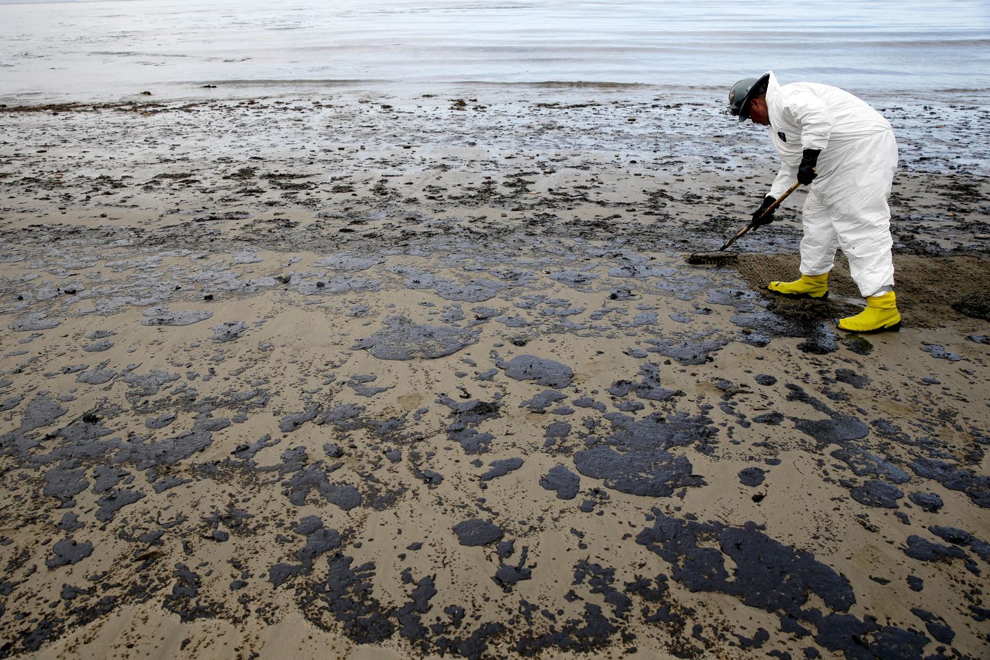 Environmental Disaster: 62 Miles Of Russian Black Sea Beaches Closed After Oil Spill Environmental Disaster: 62 Miles Of Russian Black Sea Beaches Closed After Oil Spill