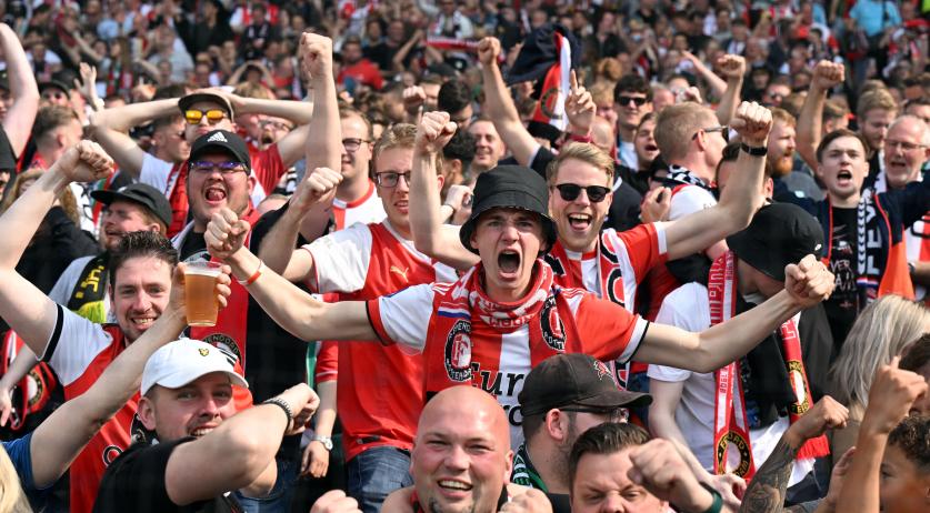 Eredivisie Title Race: Ajax Moves Ahead, Feyenoord Chases PSV Eredivisie Title Race: Ajax Moves Ahead, Feyenoord Chases PSV