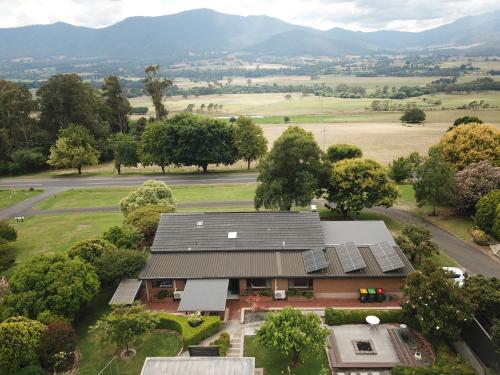 Escape To The Country: Finding Your Perfect Country Home Escape To The Country: Finding Your Perfect Country Home