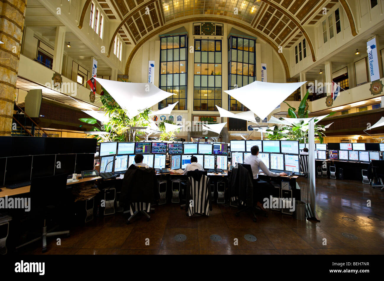 Euronext Amsterdam Stock Market Up 8% Following U.S. Tariff Suspension Euronext Amsterdam Stock Market Up 8% Following U.S. Tariff Suspension