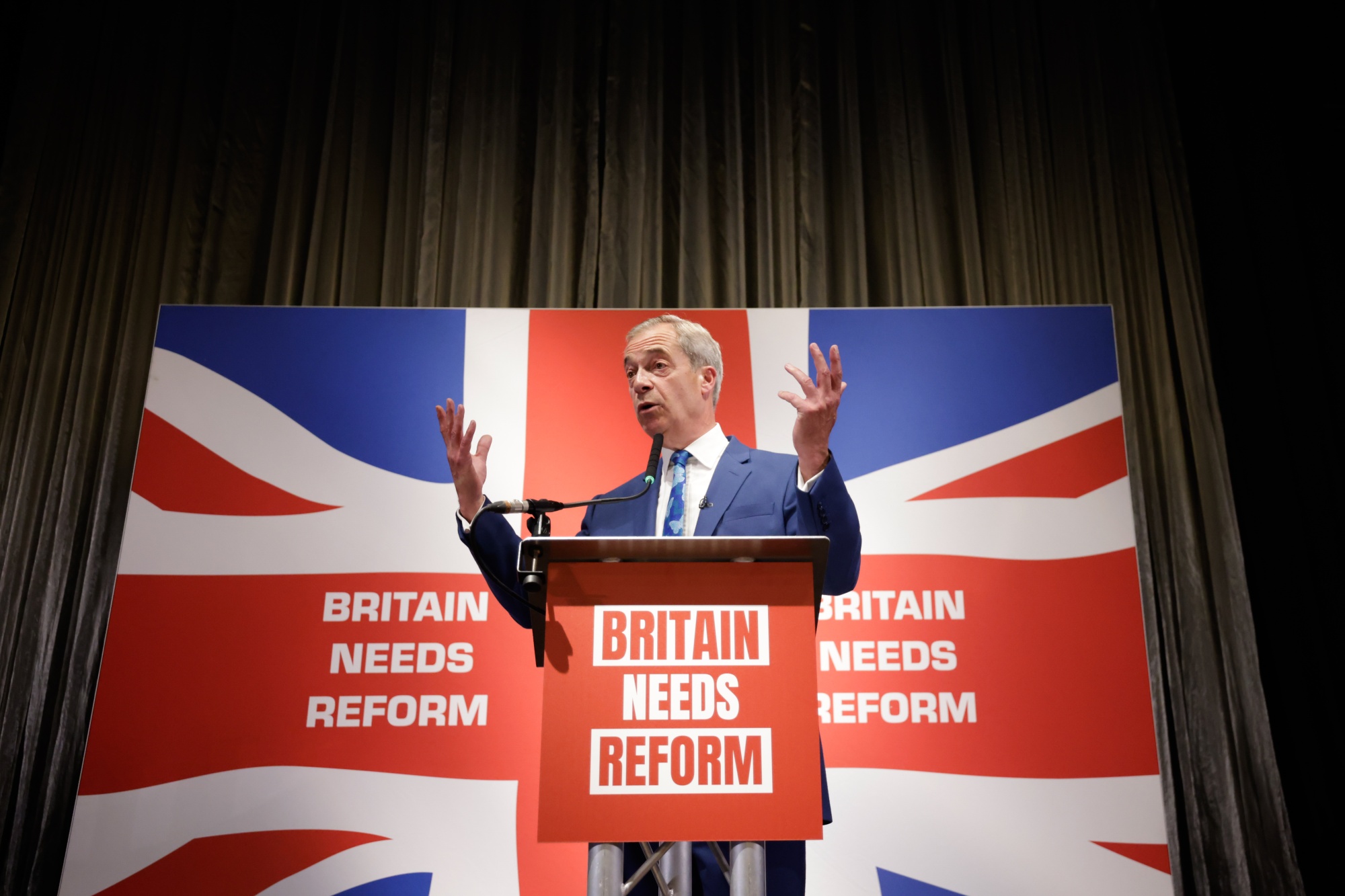 Farage Outpolls Starmer As Preferred Prime Minister In UK Constituencies Farage Outpolls Starmer As Preferred Prime Minister In UK Constituencies