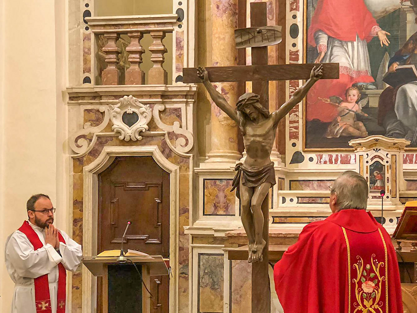Feltri: Cristo In Croce E Il Venerdì Santo Feltri: Cristo In Croce E Il Venerdì Santo